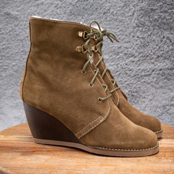 Very Volatile Wedge Suede Lace-Up Bootie Olive Women's Size 8.5 EUC - Picture 1 of 5